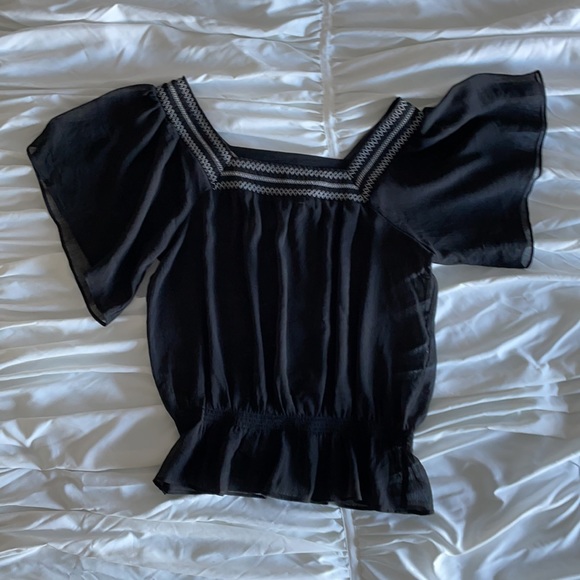 5/$25 Juniors Mudd brand short sleeved sheer blouse - Picture 5 of 6